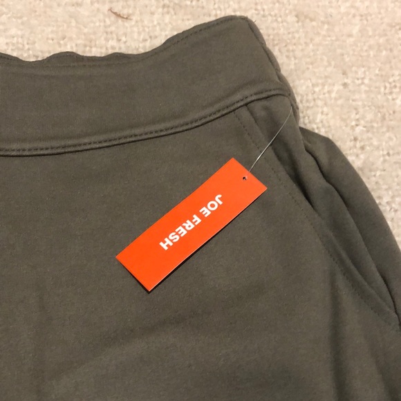 NWT Green Capri lounge pants - Picture 2 of 4